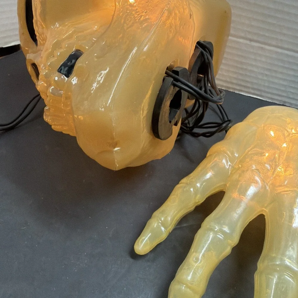 Skull Skeleton Hand Light Up Ground Breaker Halloween Decoration Scary Blow Mold